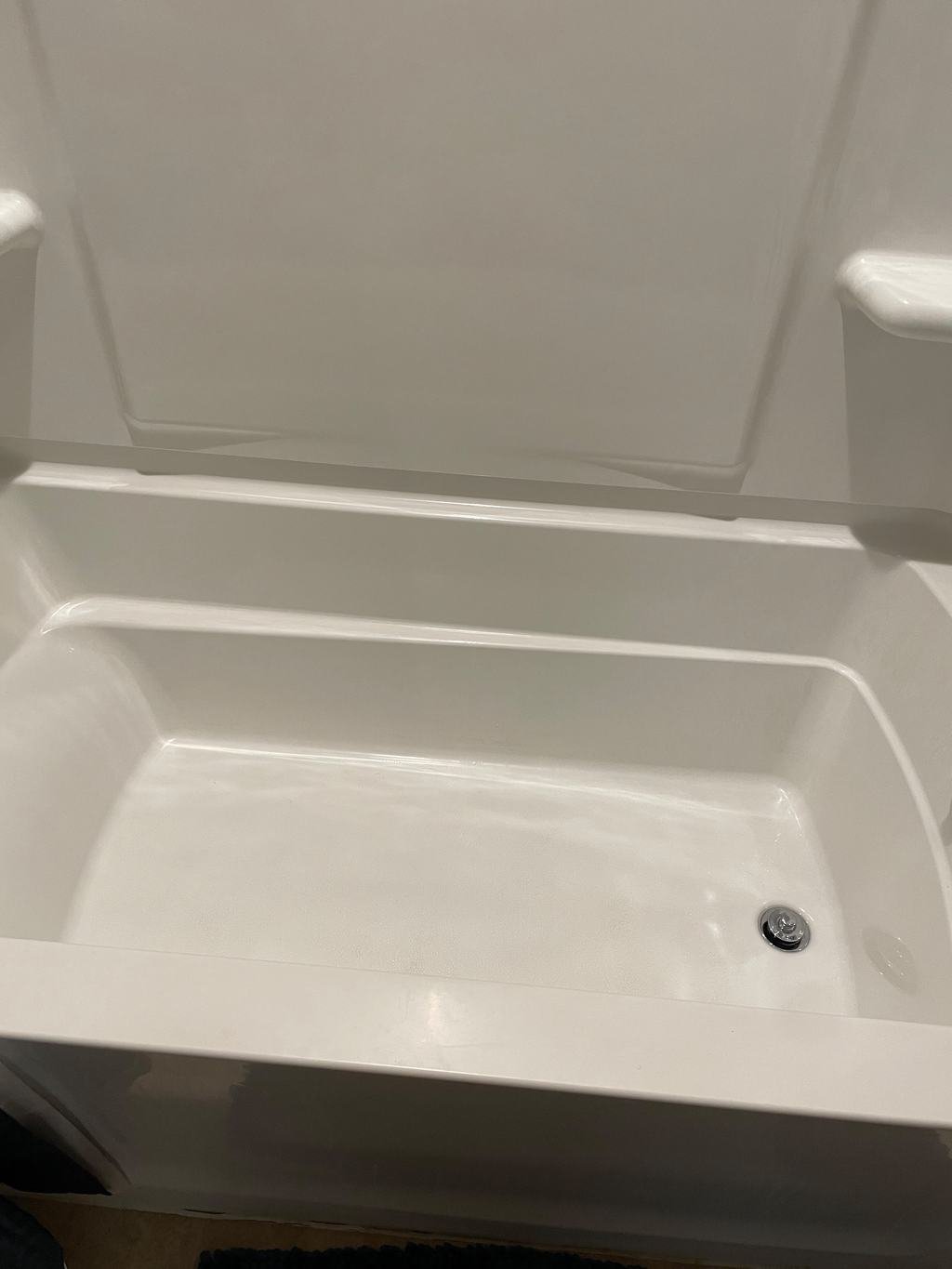 Bathtub free of soap scum