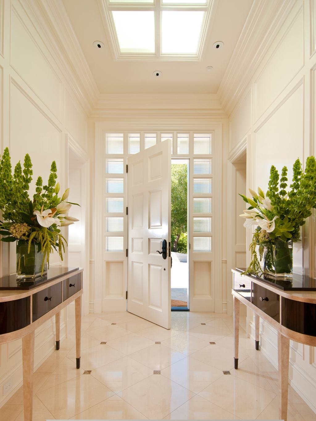 Bright entry foyer ready for a home showing